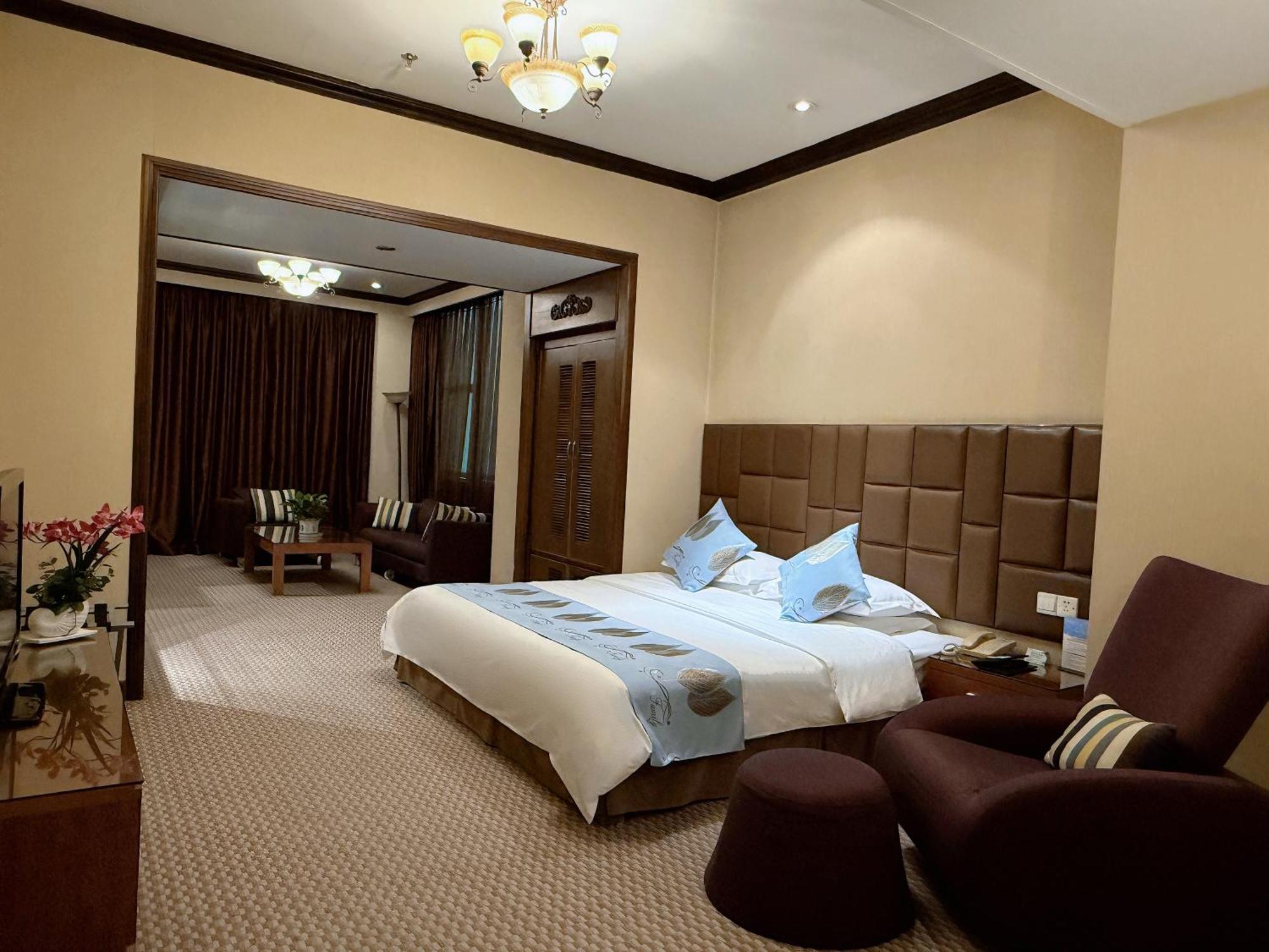 Chongqing Milky Way Hotel Екстериор снимка